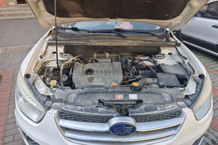 Used Bestune X80 2013 2.0L automatic comfort version Engine Bay