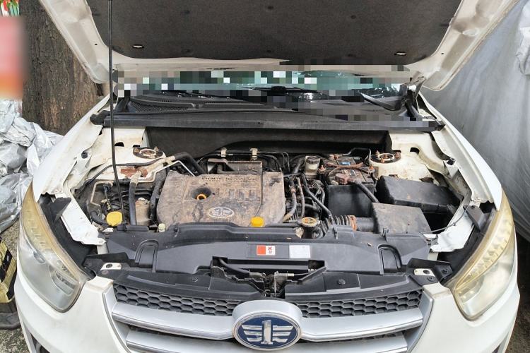 Used Bestune X80 2013 2.0L automatic comfort version Engine Bay