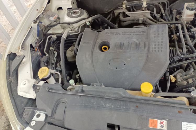 Used Bestune X80 2013 2.0L automatic luxury version Engine Bay Right