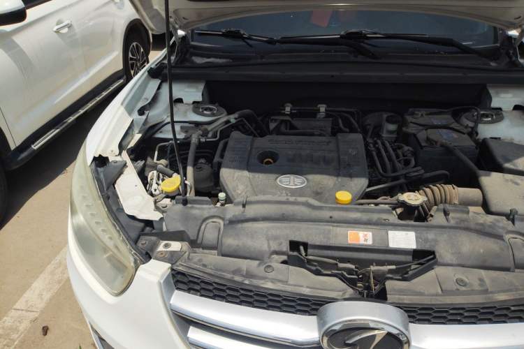 Used Bestune X80 2013 2.0L automatic comfort version Engine Bay Right