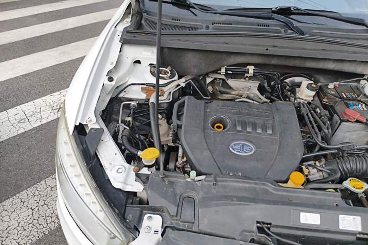 Used Bestune X80 2013 2.0L automatic comfort version Engine Bay Right