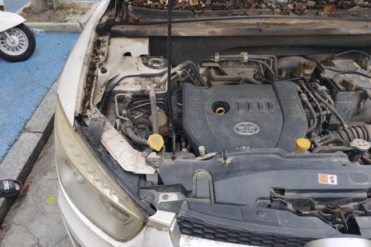 Used Bestune X80 2013 2.0L automatic comfort version Engine Bay Right