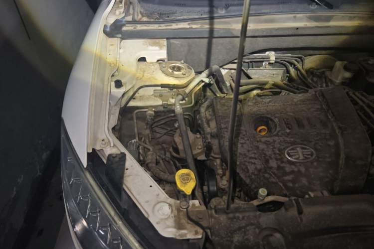 Used Bestune X80 2013 2.0L automatic comfort version Engine Bay Right