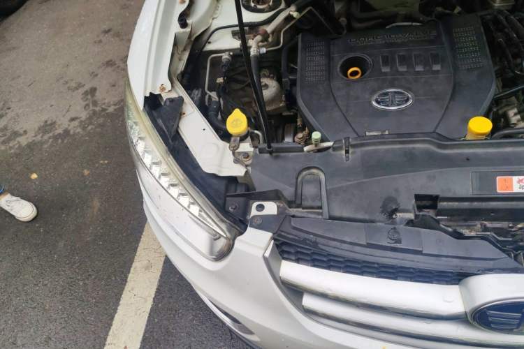 Used Bestune X80 2013 2.0L automatic comfort version Engine Bay Right