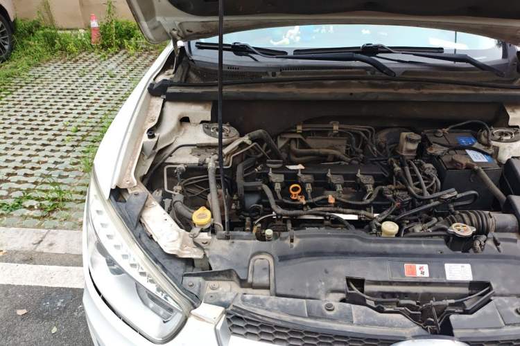 Used Bestune X80 2013 2.0L automatic luxury version Engine Bay Right