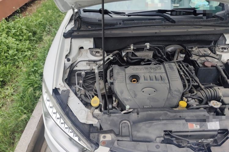 Used Bestune X80 2013 2.0L automatic luxury version Engine Bay Right
