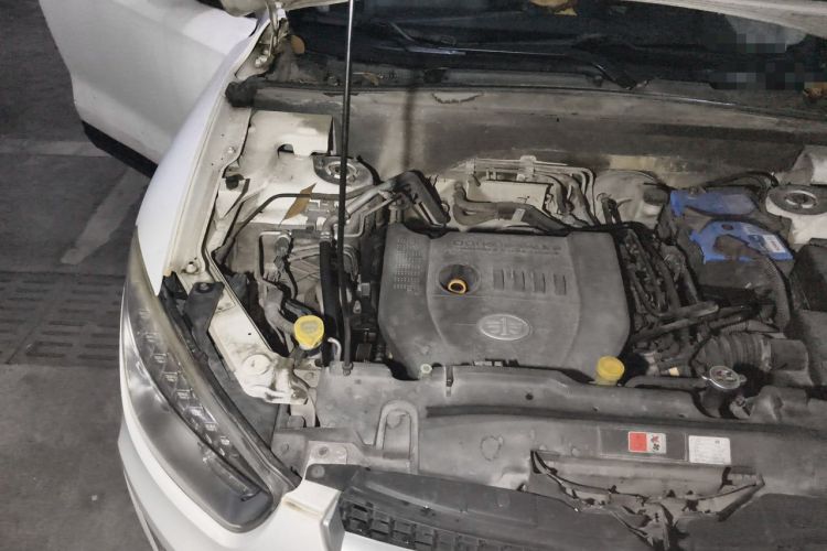 Used Bestune X80 2013 2.0L automatic comfort version Engine Bay Right