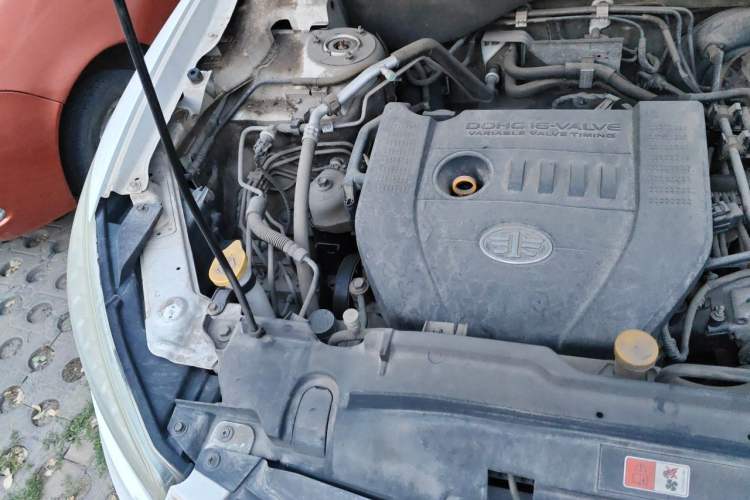 Used Bestune X80 2013 2.0L automatic comfort version Engine Bay Right