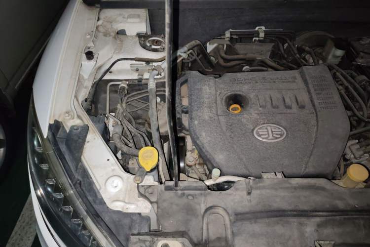 Used Bestune X80 2013 2.0L automatic comfort version Engine Bay Right