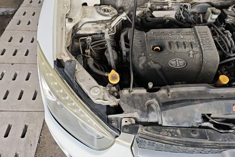 Used Bestune X80 2013 2.0L automatic comfort version Engine Bay Right