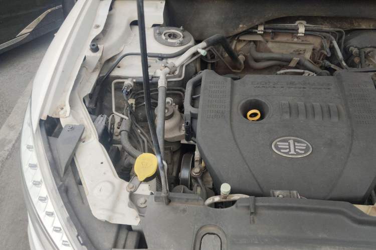 Used Bestune X80 2013 2.0L manual luxury version Engine Bay Right