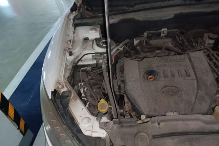Used Bestune X80 2013 2.0L automatic luxury version Engine Bay Right
