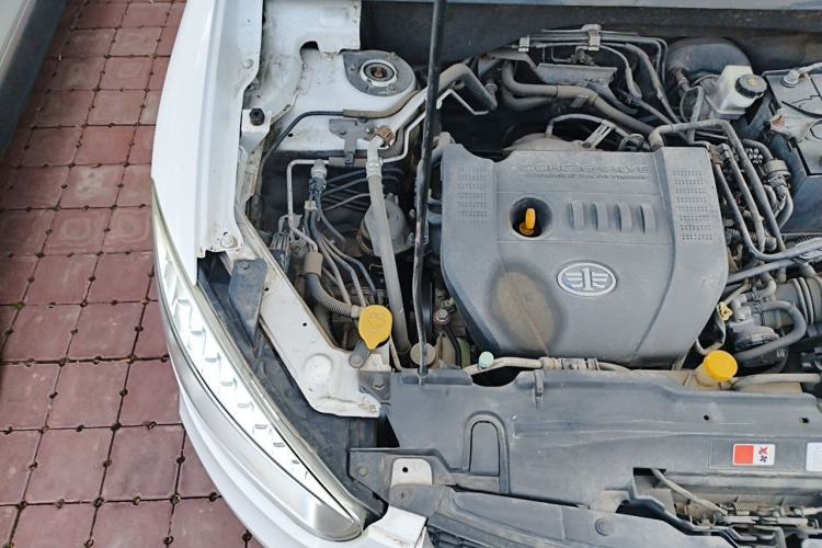 Used Bestune X80 2013 2.0L automatic comfort version Engine Bay Right