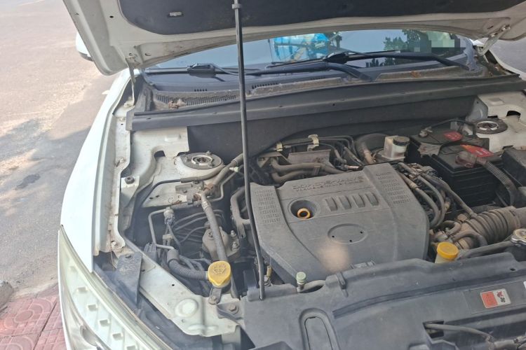 Used Bestune X80 2013 2.0L automatic comfort version Engine Bay Right