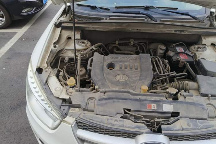 Used Bestune X80 2013 2.0L automatic comfort version Engine Bay Right
