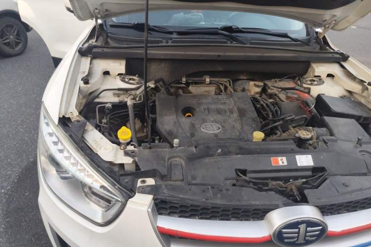 Used Bestune X80 2013 2.0L automatic luxury version Engine Bay Right