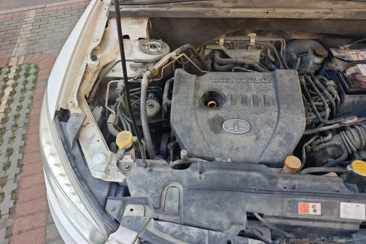 Used Bestune X80 2013 2.0L automatic comfort version Engine Bay Right