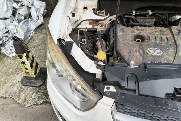 Used Bestune X80 2013 2.0L automatic comfort version Engine Bay Right