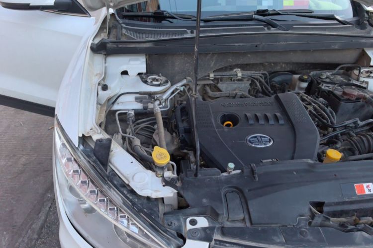 Used Bestune X80 2013 2.0L automatic comfort version Engine Bay Right
