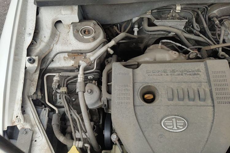 Used Bestune X80 2013 2.0L automatic luxury version Engine Bay Right