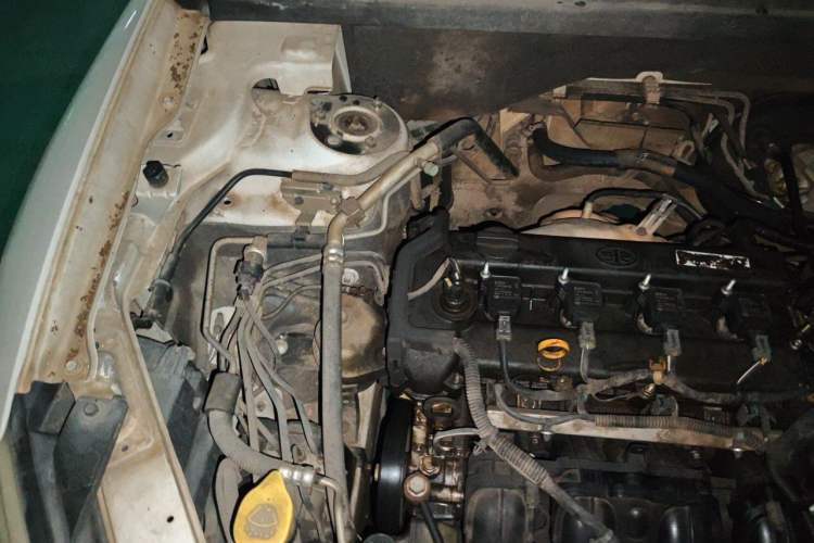 Used Bestune X80 2013 2.0L automatic luxury version Engine Bay Right