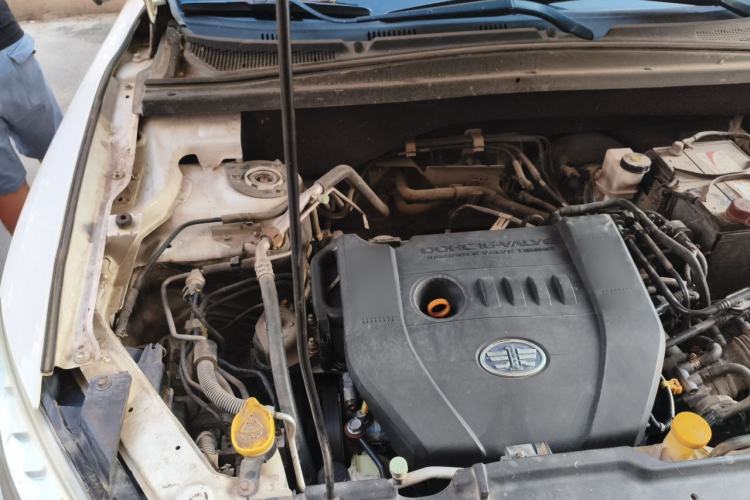 Used Bestune X80 2013 2.0L automatic comfort version Engine Bay Right