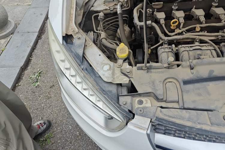 Used Bestune X80 2013 2.0L automatic comfort version Engine Bay Right