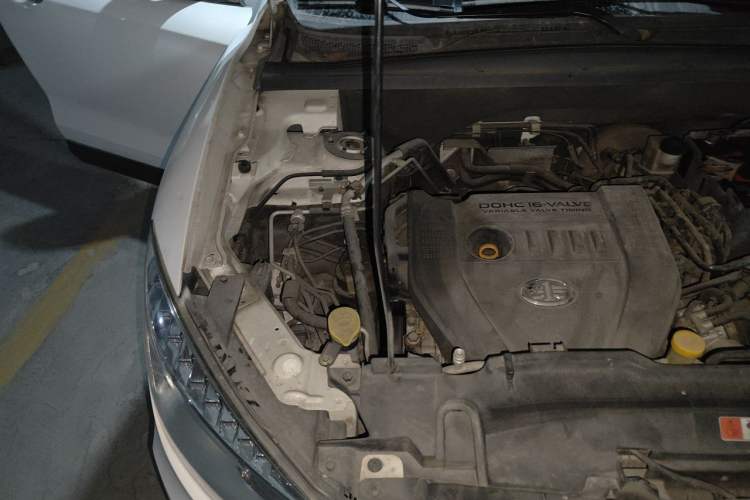 Used Bestune X80 2013 2.0L automatic comfort version Engine Bay Right