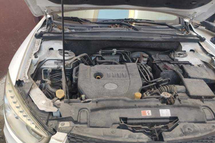 Used Bestune X80 2013 2.0L manual luxury version Engine Bay Right