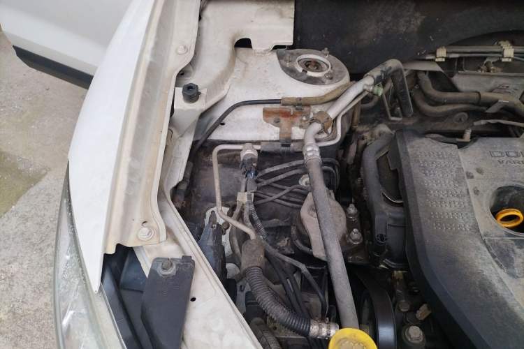 Used Bestune X80 2013 2.0L automatic comfort version Engine Bay Right