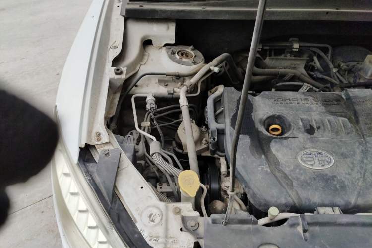 Used Bestune X80 2013 2.0L automatic comfort version Engine Bay Right