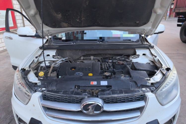 Used Bestune X80 2013 2.0L automatic comfort version Engine Bay
