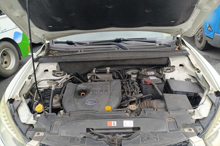Used Bestune X80 2013 2.0L automatic luxury version Engine Bay