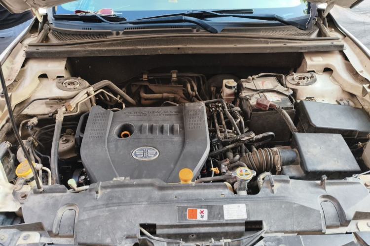 Used Bestune X80 2013 2.0L automatic comfort version Engine Bay