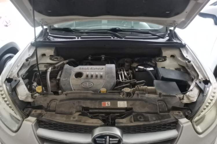 Used Bestune X80 2013 2.0L automatic luxury version Engine Bay