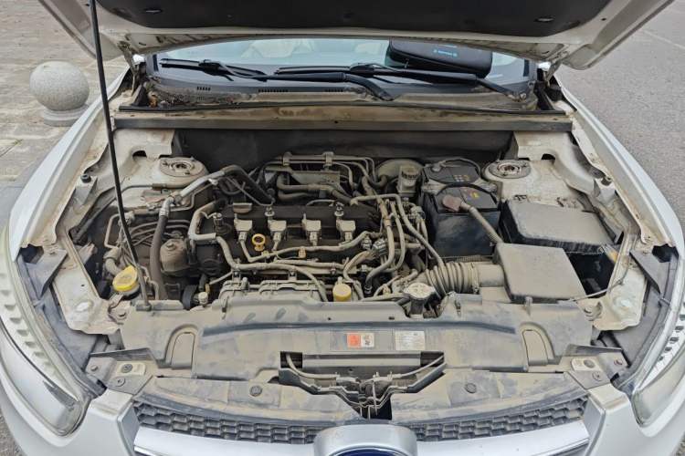Used Bestune X80 2013 2.0L automatic comfort version Engine Bay