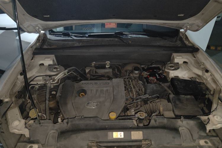Used Bestune X80 2013 2.0L automatic comfort version Engine Bay