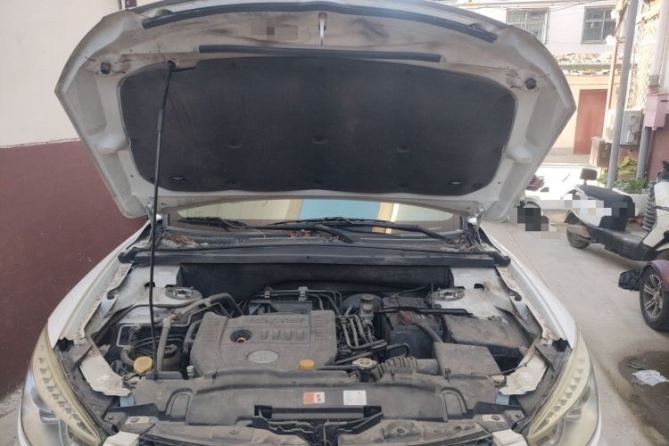 Used Bestune X80 2013 2.0L manual luxury version Engine Bay
