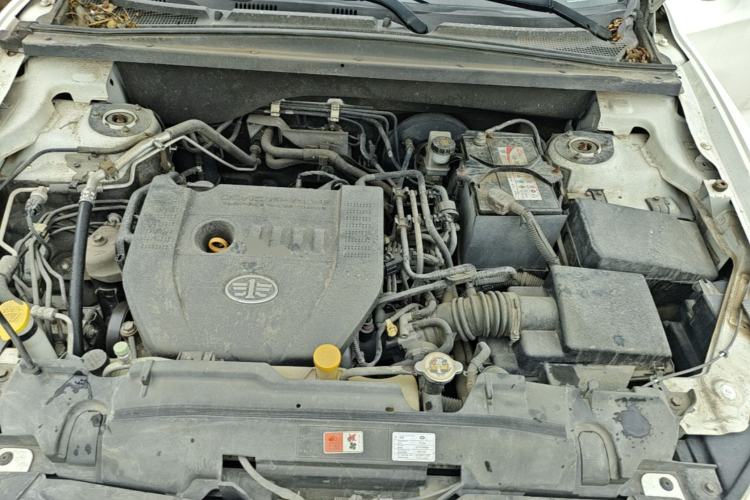 Used Bestune X80 2013 2.0L automatic luxury version Engine Bay