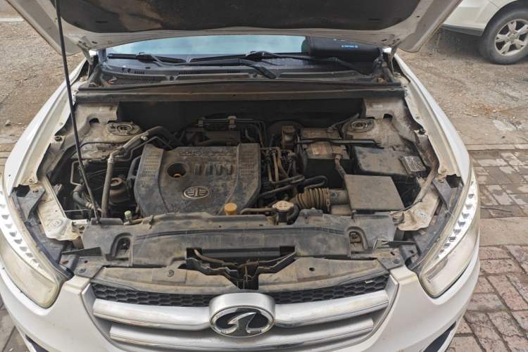 Used Bestune X80 2013 2.0L manual luxury version Engine Bay
