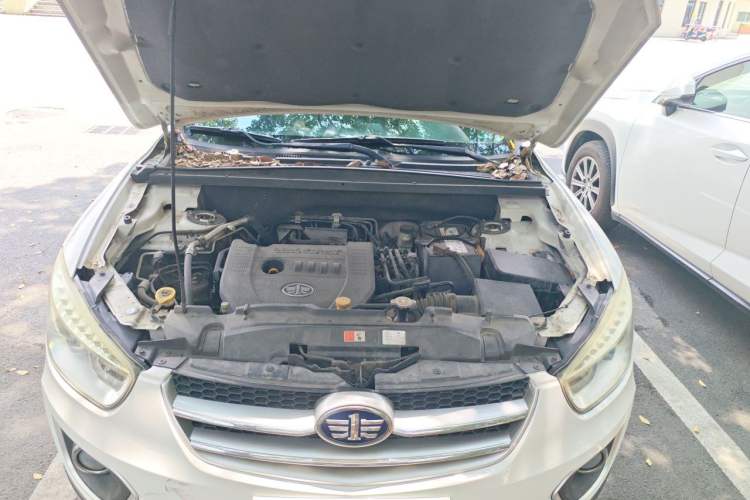 Used Bestune X80 2013 2.0L automatic luxury version Engine Bay