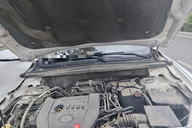 Used Bestune X80 2013 2.0L automatic comfort version Engine Bay