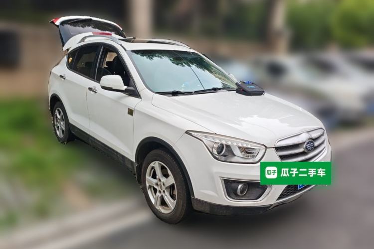 Used Bestune X80 2013 2.0L automatic luxury version Front Right 45 Deg
