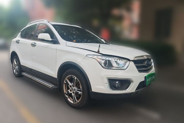 Used Bestune X80 2013 2.0L automatic luxury version Front Right 45 Deg