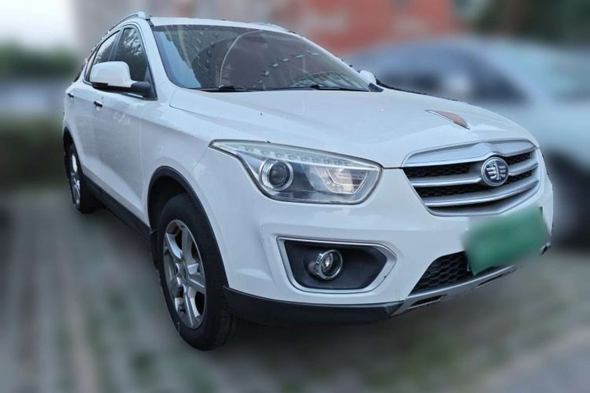 Used Bestune X80 2013 2.0L automatic comfort version Front Right 45 Deg