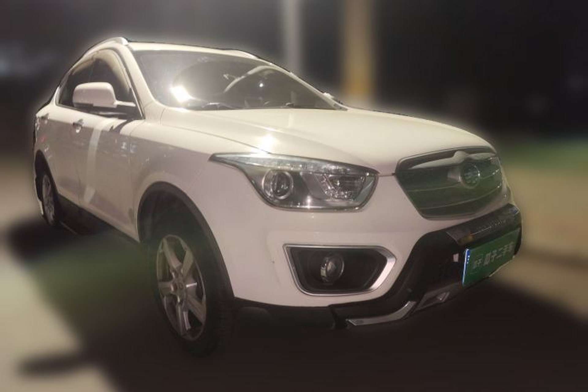 Used Bestune X80 2013 2.0L automatic luxury version Front Right 45 Deg