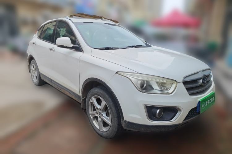 Used Bestune X80 2013 2.0L manual luxury version Front Right 45 Deg