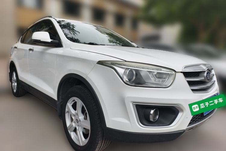 Used Bestune X80 2013 2.0L automatic comfort version Front Right 45 Deg