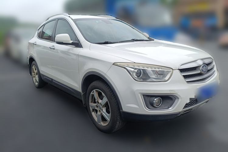 Used Bestune X80 2013 2.0L automatic luxury version Front Right 45 Deg