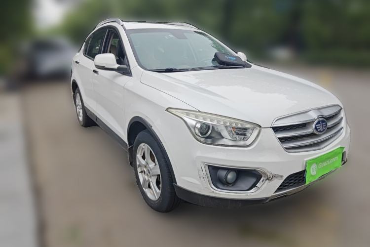 Used Bestune X80 2013 2.0L automatic comfort version Front Right 45 Deg